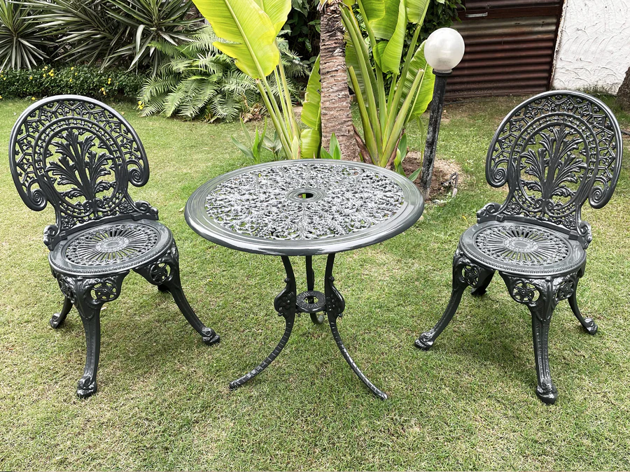 Ellis XXXII Cast Aluminium Table And Chair Set